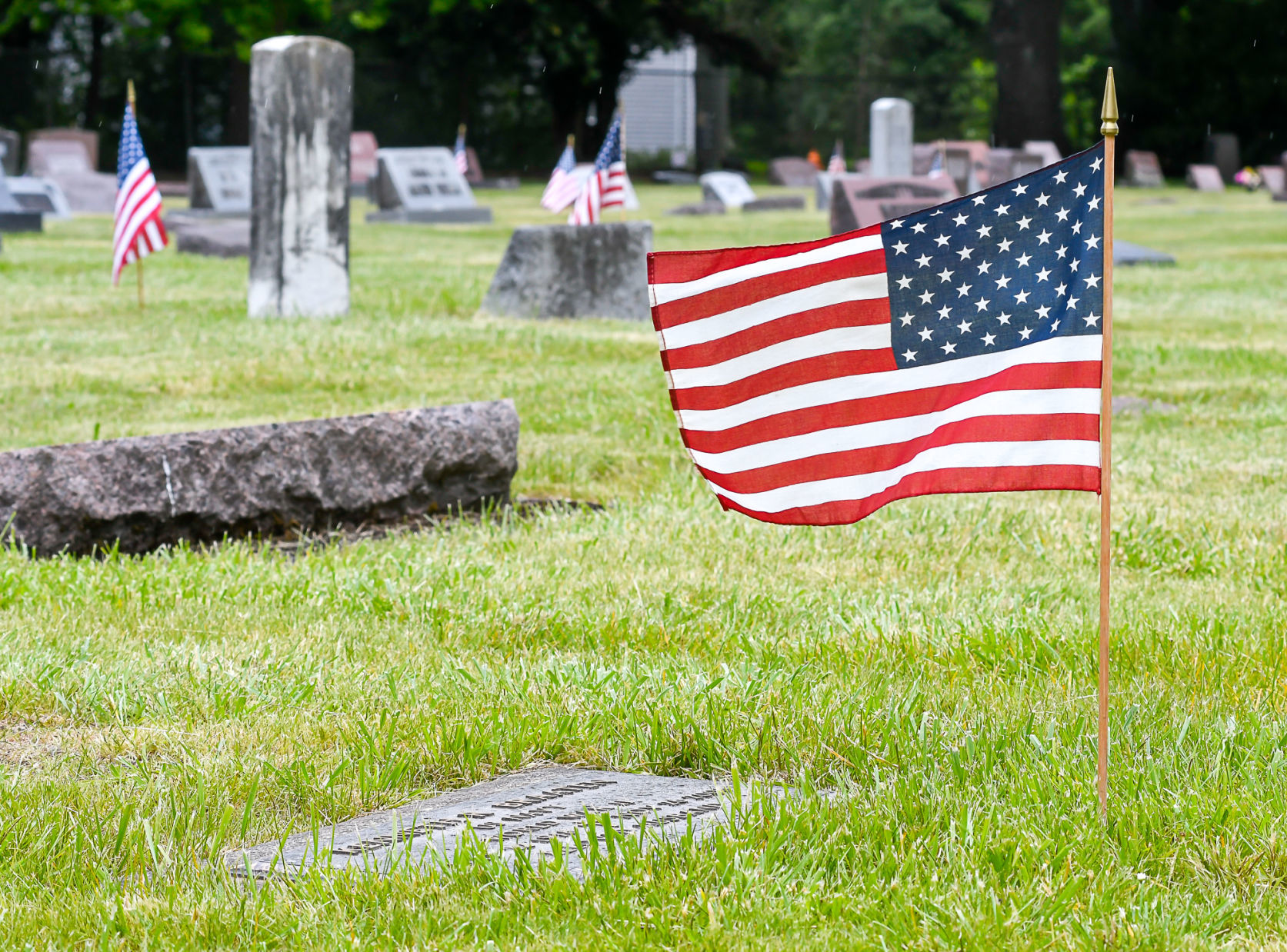 Crystal Lake Cemetery flags 02
